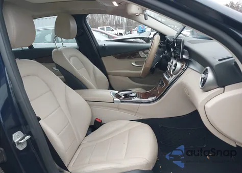 2016 Mercedes-Benz C 300 4Matic/Luxury 4Matic/Sport 4Matic z USA, uszkodzony, nr VIN 55SWF4KB7GU125747